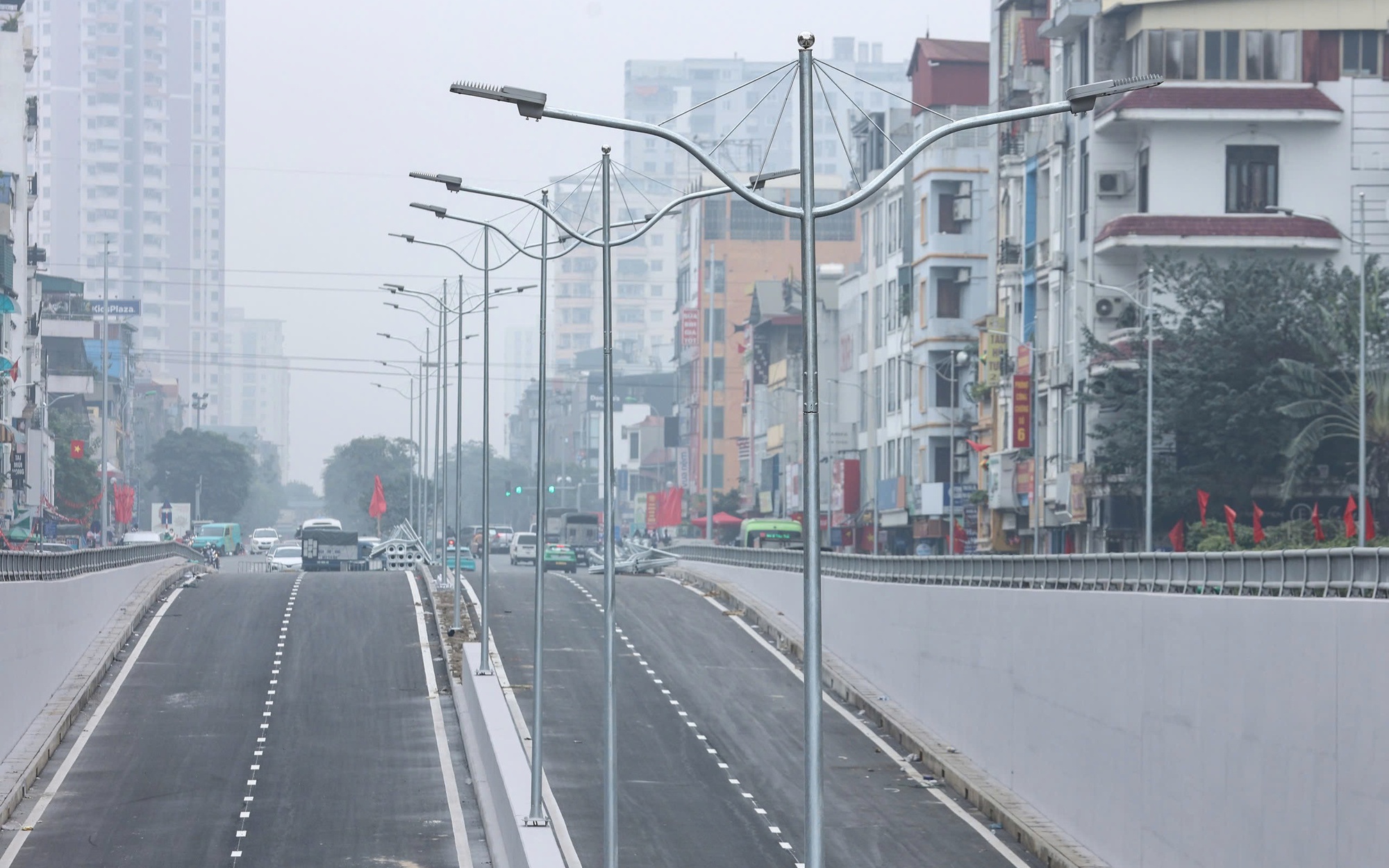 Cần xác định minh bạch các đô thị mới dự kiến hình thành - Ảnh 2. Hầm chui Kim Đồng, Vành đai 2,5 đoạn Đầm Hồng - QL1A chuẩn bị thông xe.