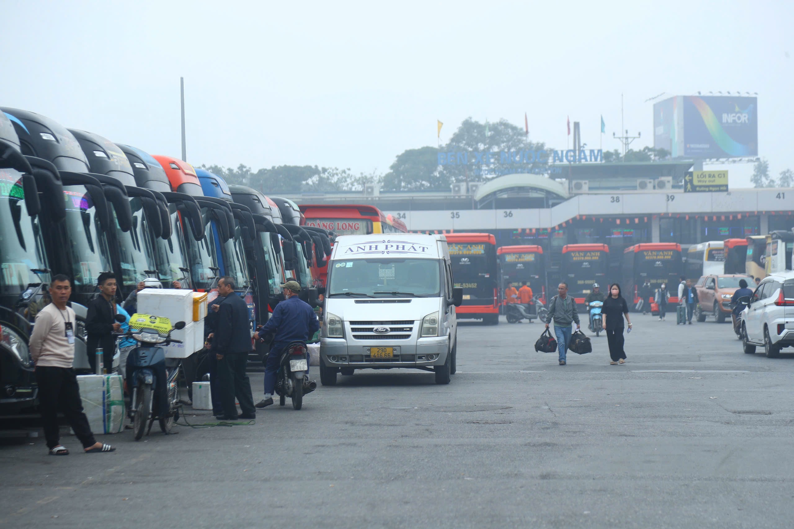 Cao điểm Tết cận kề, các bến xe Thủ đô tăng cường hàng nghìn lượt xe- Ảnh 1.