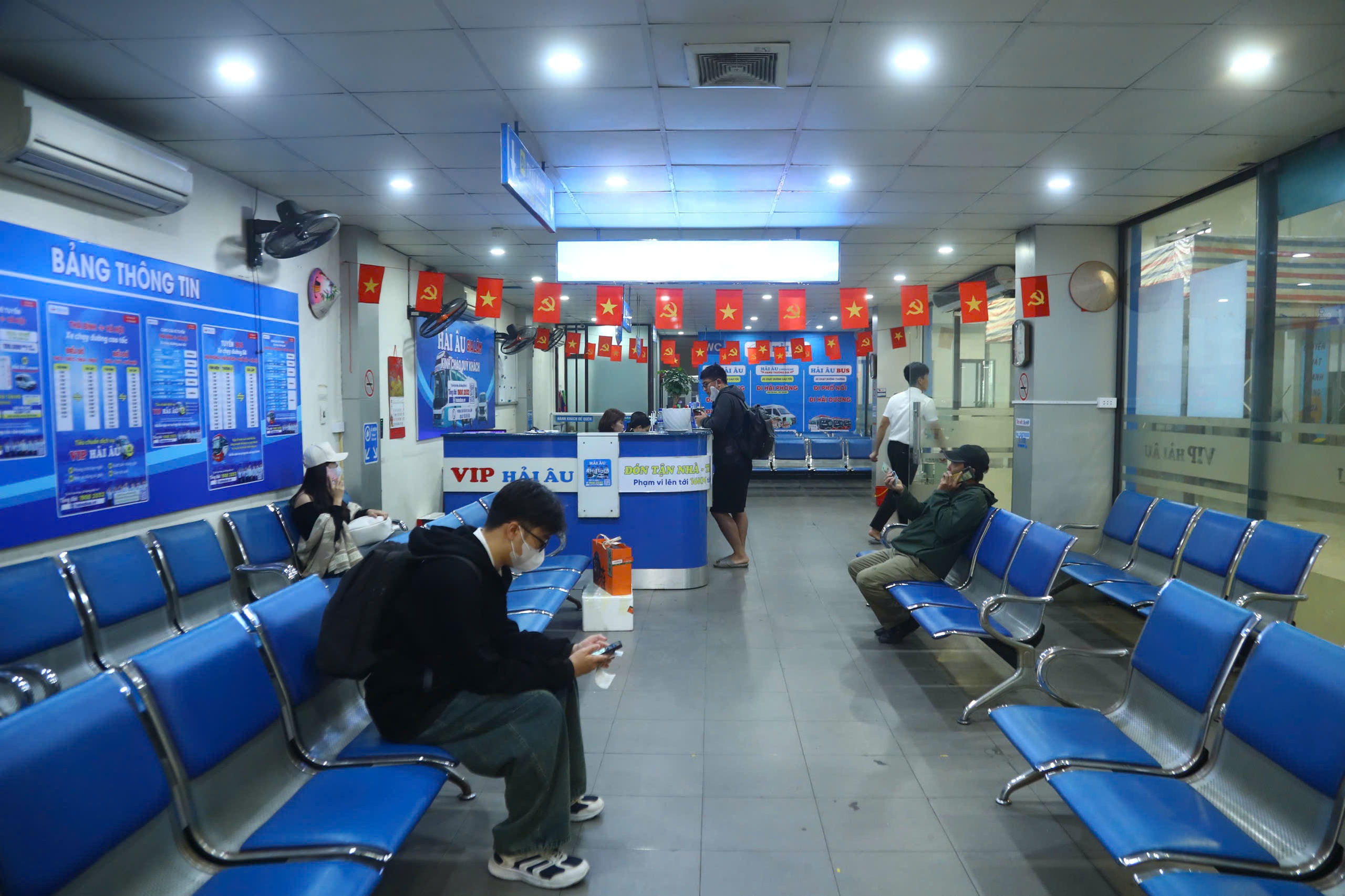 Cao điểm Tết cận kề, các bến xe Thủ đô tăng cường hàng nghìn lượt xe- Ảnh 11.