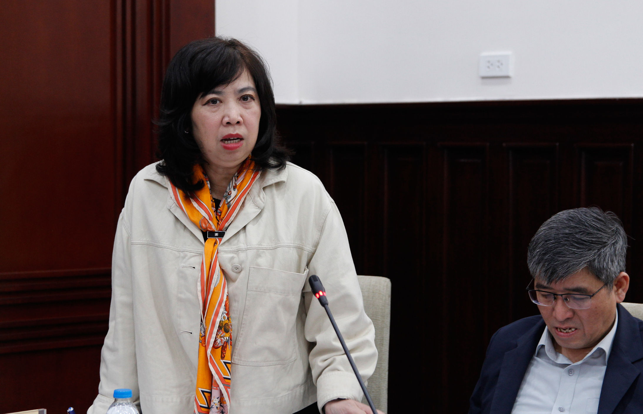 Bà Trần Thu Hằng, Vụ trưởng Vụ Quy hoạch - Kiến trúc kiến nghị làm rõ nguyên nhân khu kinh tế Lao Bảo chưa thu hút đầu tư hiệu quả trong thời gian qua. Bà Trần Thu Hằng, Vụ trưởng Vụ Quy hoạch - Kiến trúc kiến nghị làm rõ nguyên nhân khu kinh tế Lao Bảo chưa thu hút đầu tư hiệu quả trong thời gian qua.