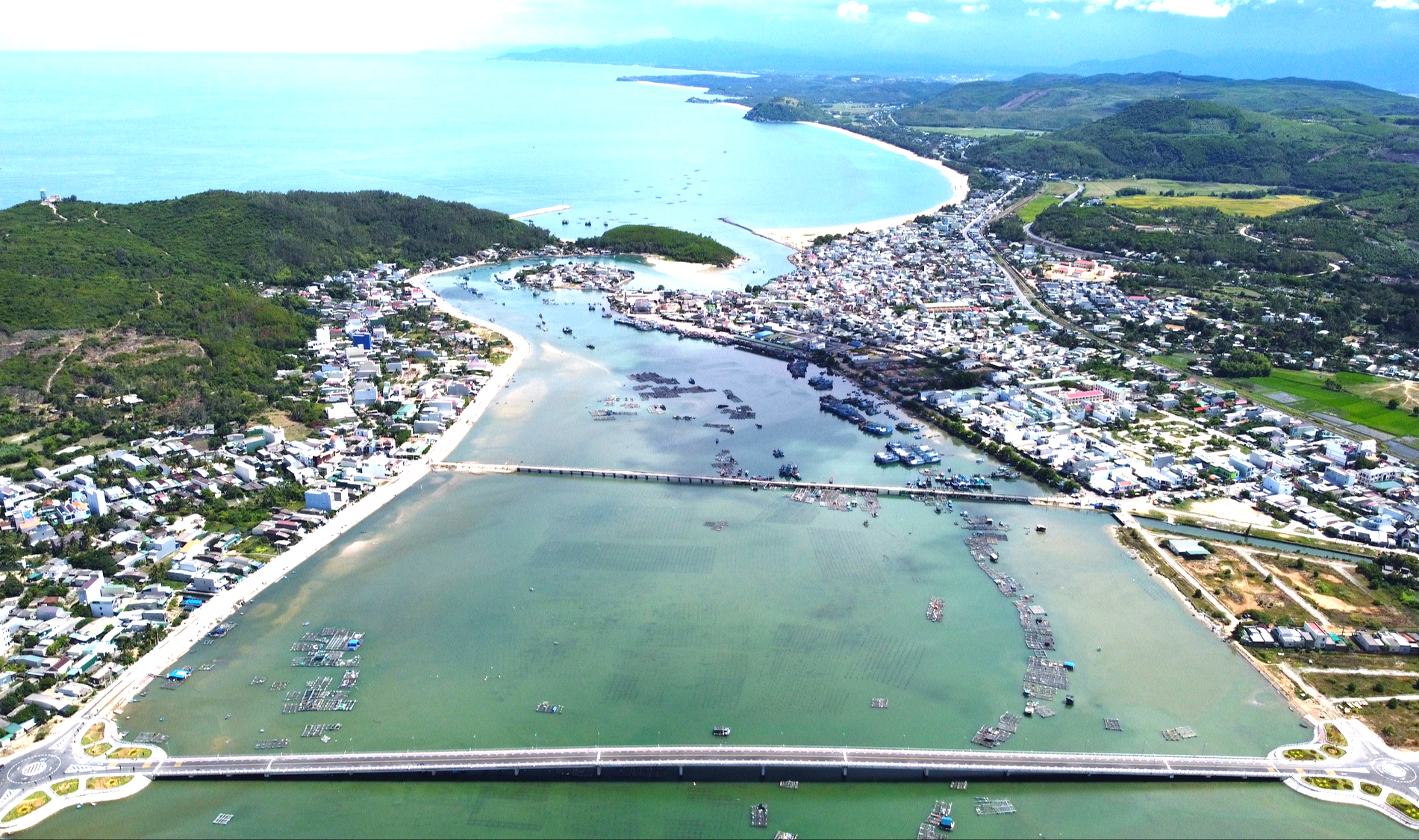 Quảng Ngãi có bao nhiêu cụm đô thị sau sáp nhập?- Ảnh 1. Quảng Ngãi có bao nhiêu cụm đô thị sau sáp nhập?- Ảnh 1.