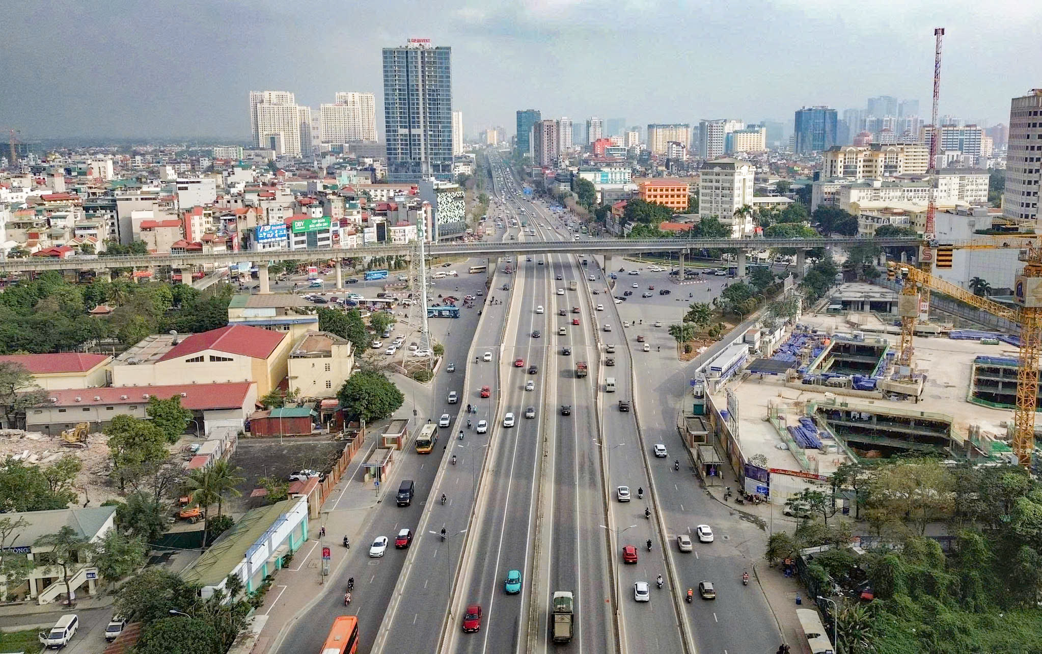 27 Tết Bính Ngọ: Thủ đô thênh thang trong buổi sáng đầu kỳ nghỉ- Ảnh 2. 27 Tết Bính Ngọ: Thủ đô thênh thang trong buổi sáng đầu kỳ nghỉ- Ảnh 2.