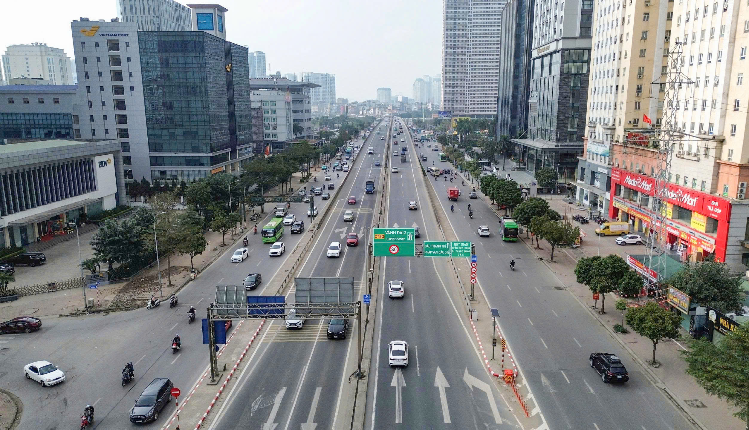 27 Tết Bính Ngọ: Thủ đô thênh thang trong buổi sáng đầu kỳ nghỉ- Ảnh 4. 27 Tết Bính Ngọ: Thủ đô thênh thang trong buổi sáng đầu kỳ nghỉ- Ảnh 4.