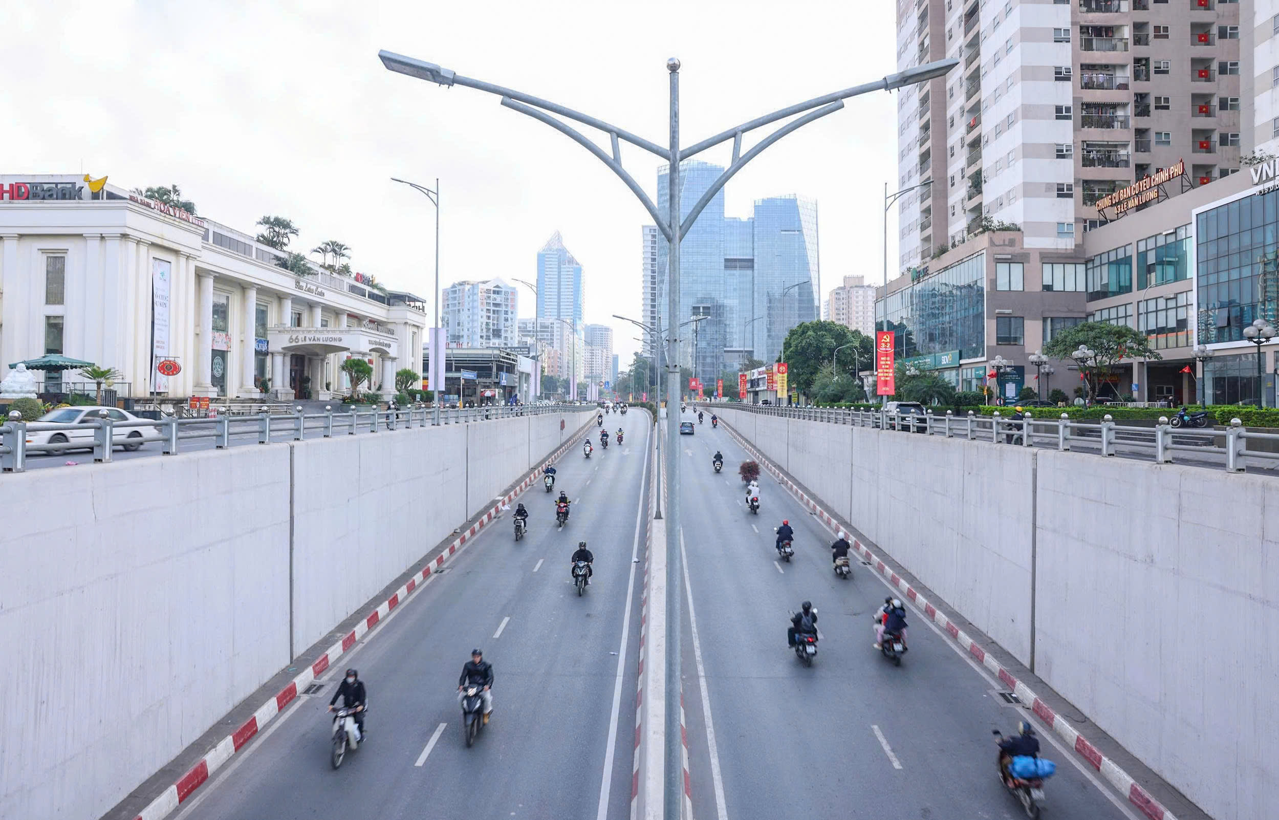 27 Tết Bính Ngọ: Thủ đô thênh thang trong buổi sáng đầu kỳ nghỉ- Ảnh 10. 27 Tết Bính Ngọ: Thủ đô thênh thang trong buổi sáng đầu kỳ nghỉ- Ảnh 10.