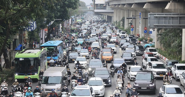 Hà Nội kẹt cứng sau Tết: Cả Thủ đô “nghẹt thở” vì tắc đường Xe cộ nhích từng mét, Hà Nội ùn tắc diện rộng sau Tết Nguyên đán