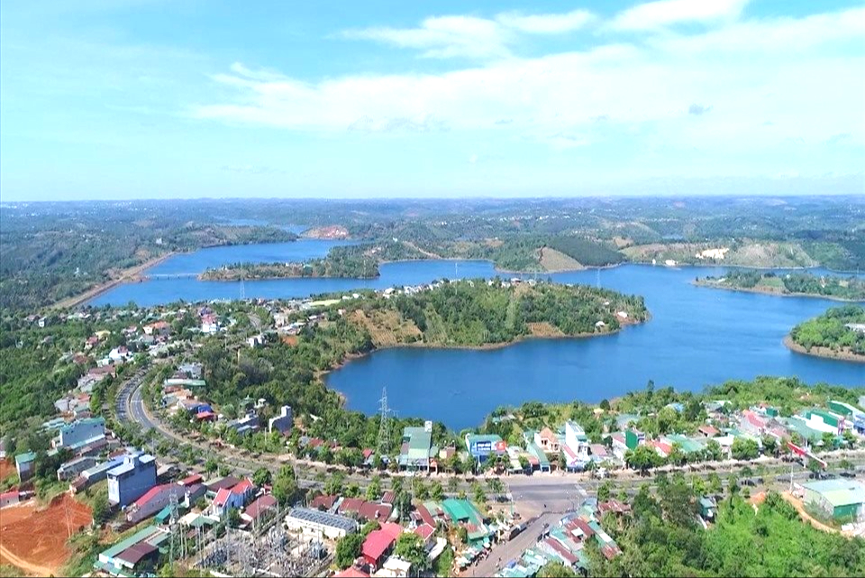 Thành phố Gia Nghĩa, tỉnh Đắk Nông đang phấn đấu đạt tiêu chí của đô thị loại II vào năm 2030. (Nguồn ảnh: UBND thành phố Gia Nghĩa) Bộ Xây dựng vừa ban hành kế hoạch phổ biến, giáo dục pháp luật về Luật Quy hoạch đô thị và nông thôn sửa đổi. (Ảnh minh họa)