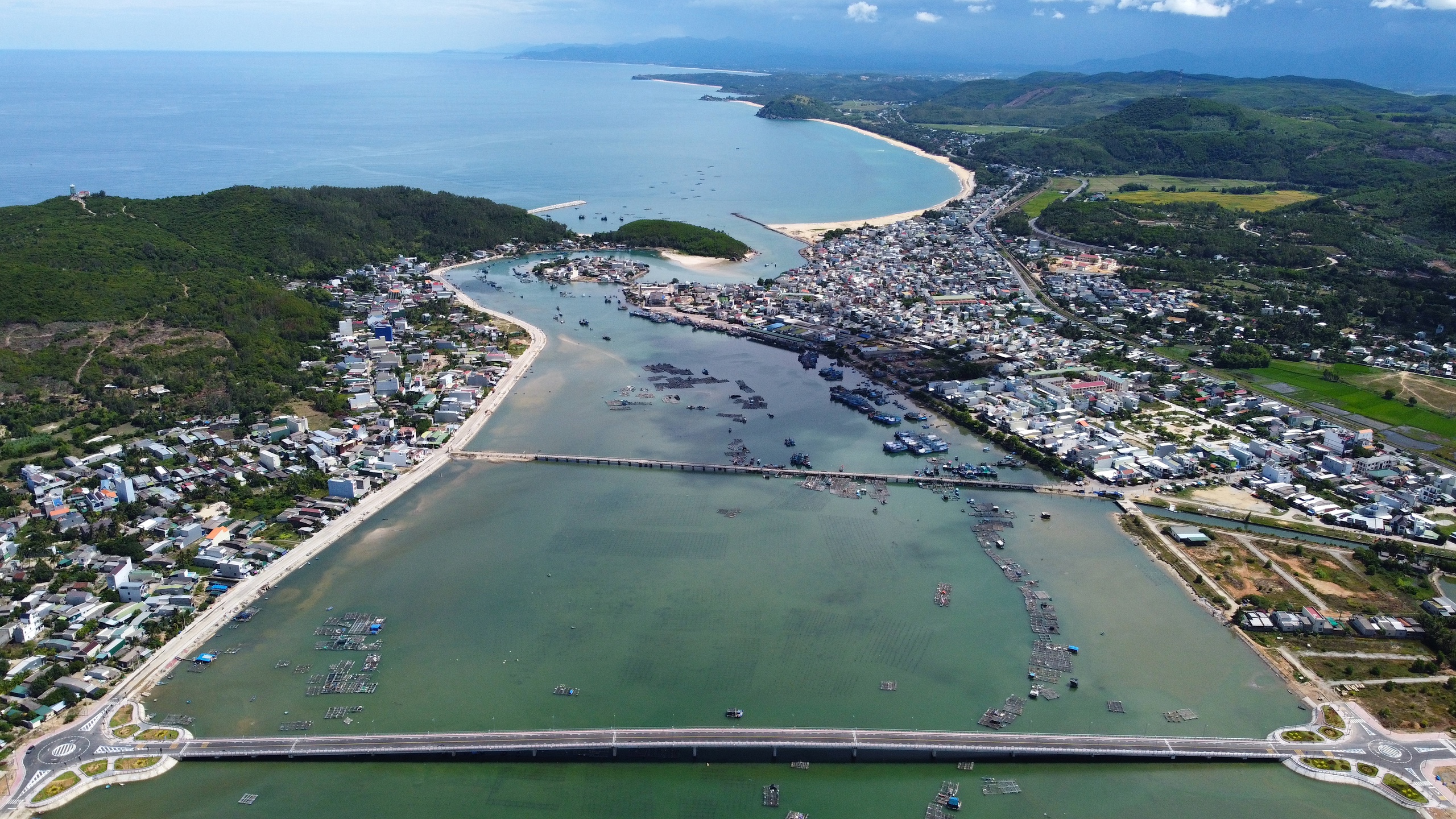 Quảng Ngãi công bố danh mục đô thị sau sáp nhập- Ảnh 1.