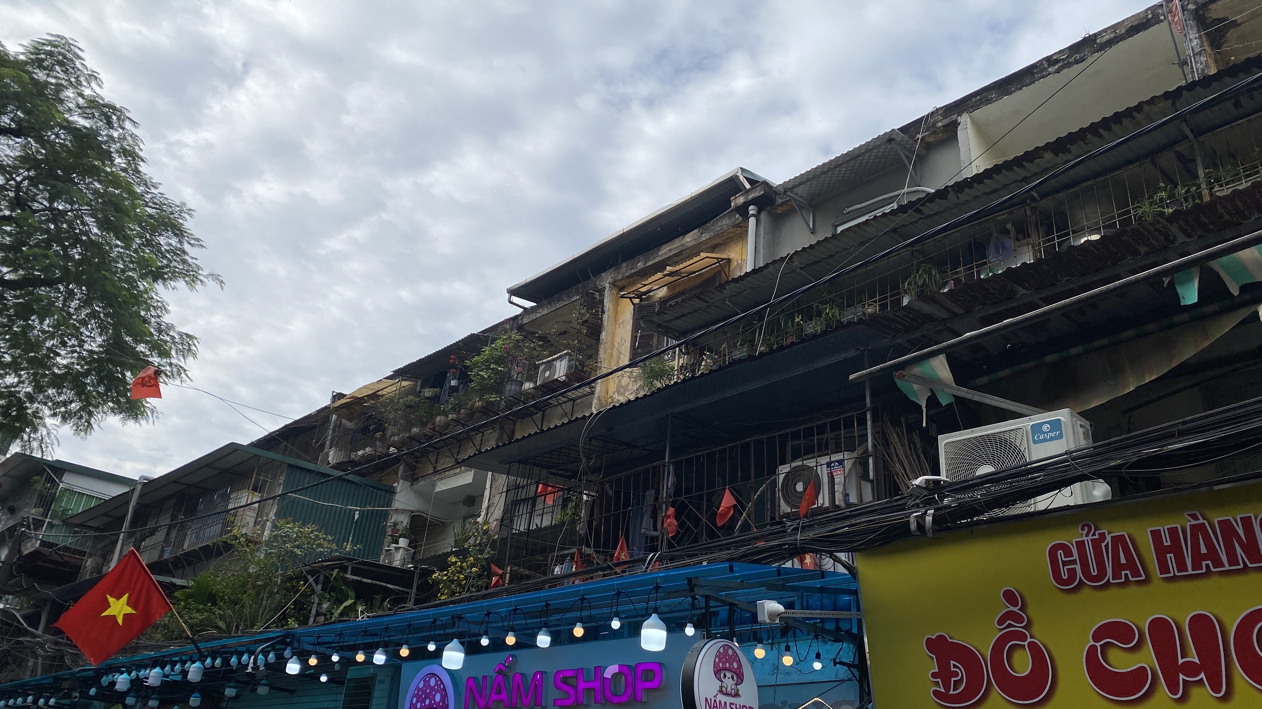 Hà Nội phấn đấu đến năm 2030 hoàn thành việc cải tạo, xây dựng chung cư cũ cấp độ D- Ảnh 11. Hà Nội phấn đấu đến năm 2030 hoàn thành việc cải tạo, xây dựng chung cư cũ cấp độ D- Ảnh 11.