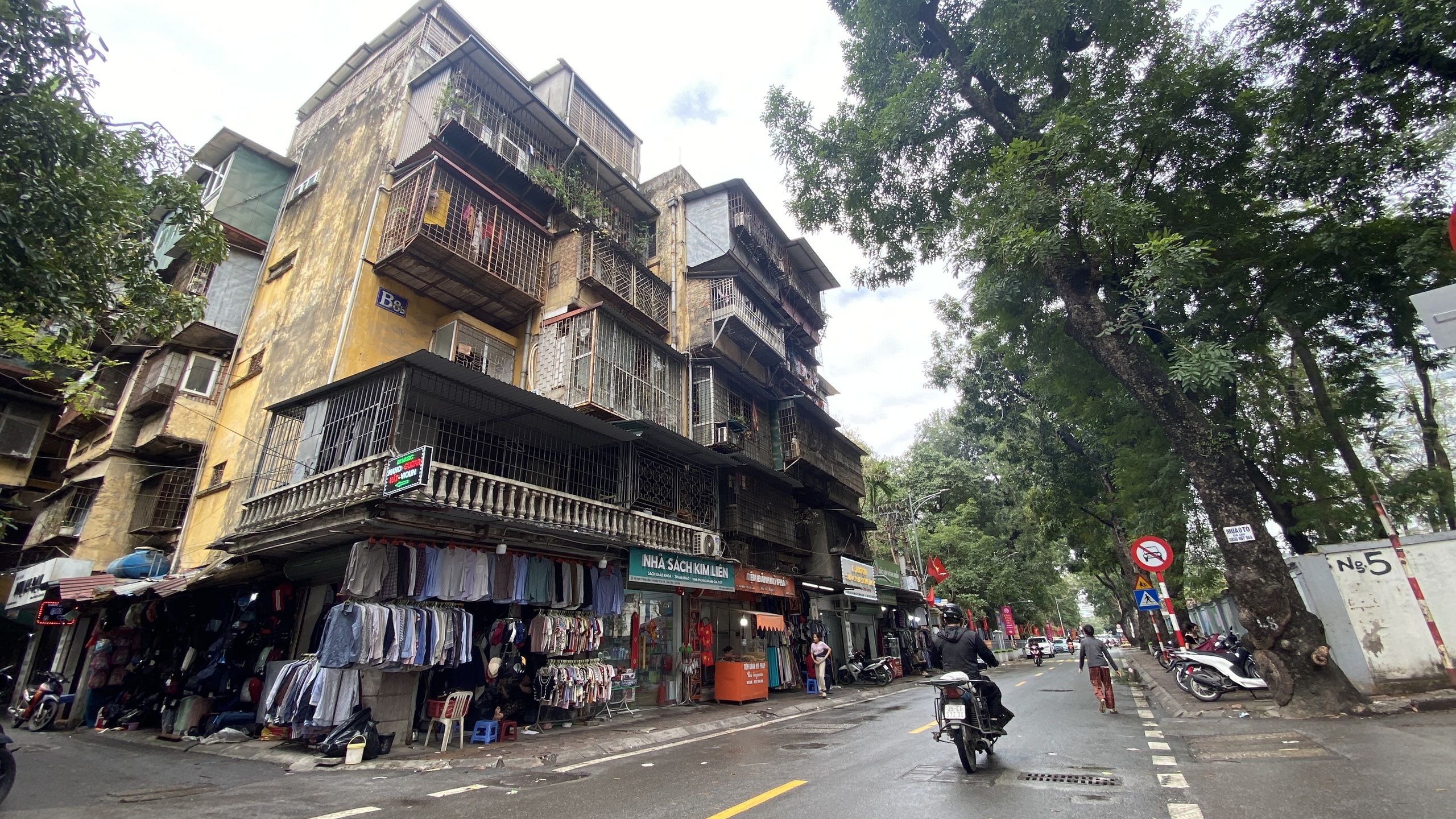 Hà Nội phấn đấu đến năm 2030 hoàn thành việc cải tạo, xây dựng chung cư cũ cấp độ D- Ảnh 13. Hà Nội phấn đấu đến năm 2030 hoàn thành việc cải tạo, xây dựng chung cư cũ cấp độ D- Ảnh 13.