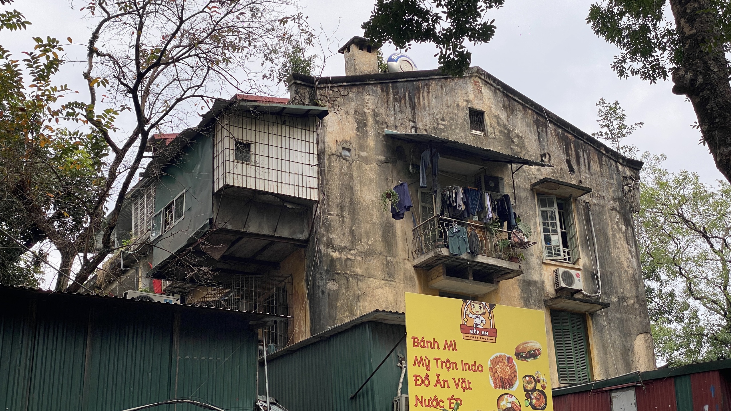 Hà Nội phấn đấu đến năm 2030 hoàn thành việc cải tạo, xây dựng chung cư cũ cấp độ D- Ảnh 14. Hà Nội phấn đấu đến năm 2030 hoàn thành việc cải tạo, xây dựng chung cư cũ cấp độ D- Ảnh 14.