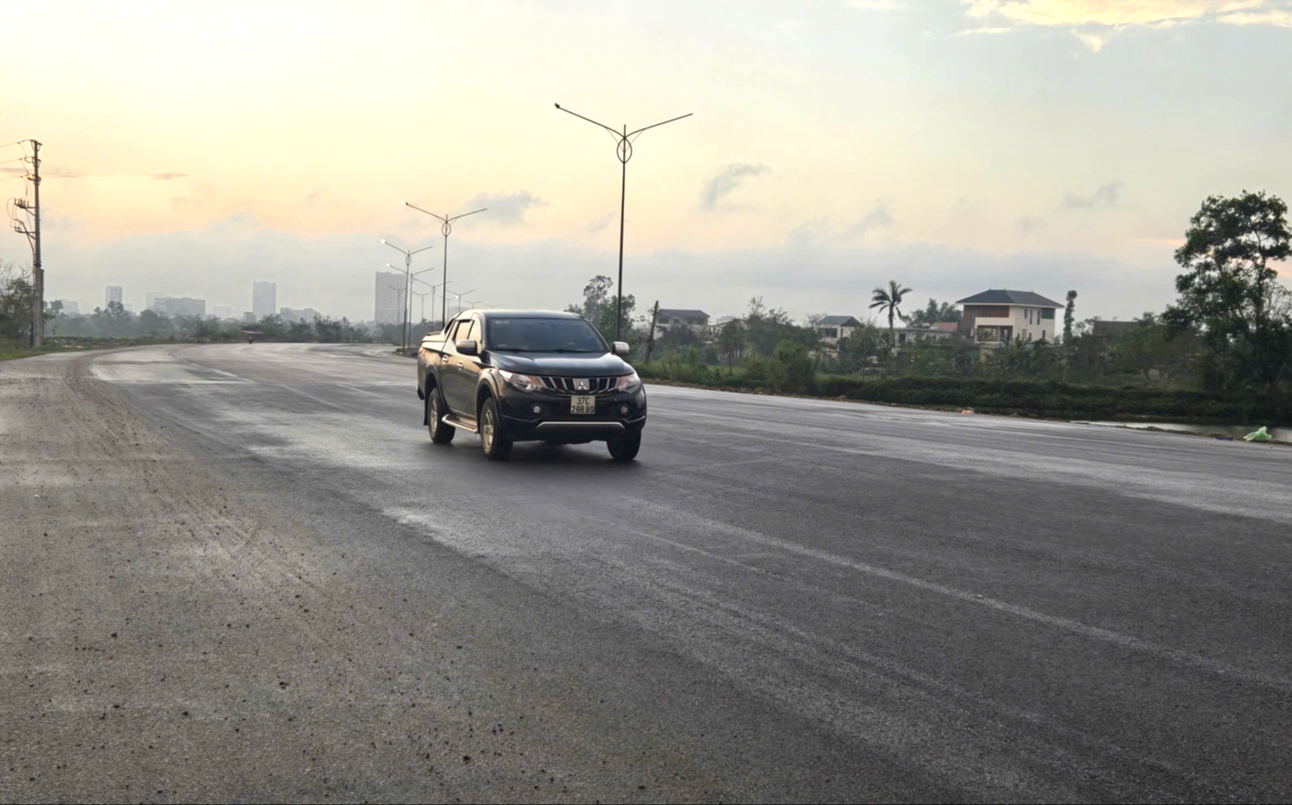 Đầu tư kết nối hạ tầng đô thị Vinh, chìa khóa thúc đẩy tăng trưởng kinh tế bền vững- Ảnh 3. Đầu tư kết nối hạ tầng đô thị Vinh, chìa khóa thúc đẩy tăng trưởng kinh tế bền vững- Ảnh 3.