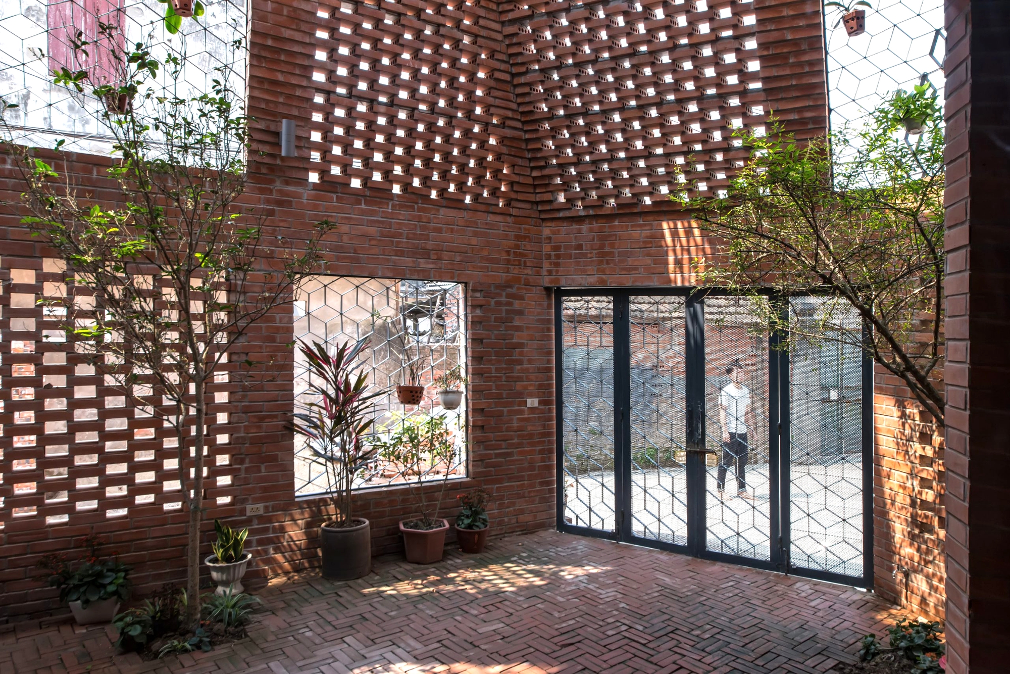 Định vị bản sắc từ vật liệu gạch, ngói- Ảnh 2.