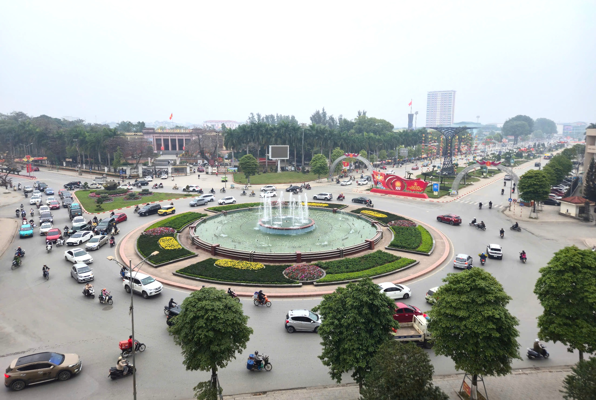 Chủ tịch tỉnh Thái Nguyên thị sát tìm phương án gỡ ùn tắc giao thông đô thị- Ảnh 4.