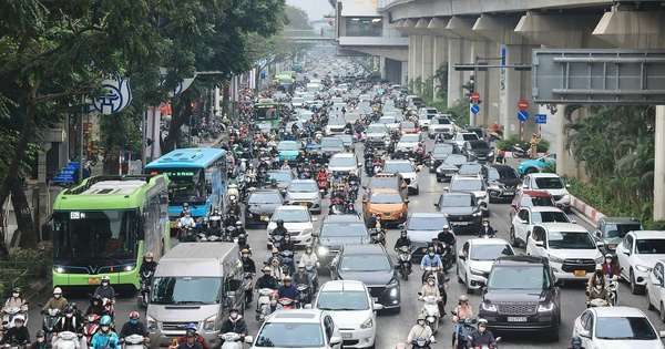 Hà Nội rào 1km Nguyễn Trãi chống ngập: Giao thông ùn tắc! Hà Nội rào chắn hơn 1km đường Nguyễn Trãi phục vụ thi công dự án chống ngập