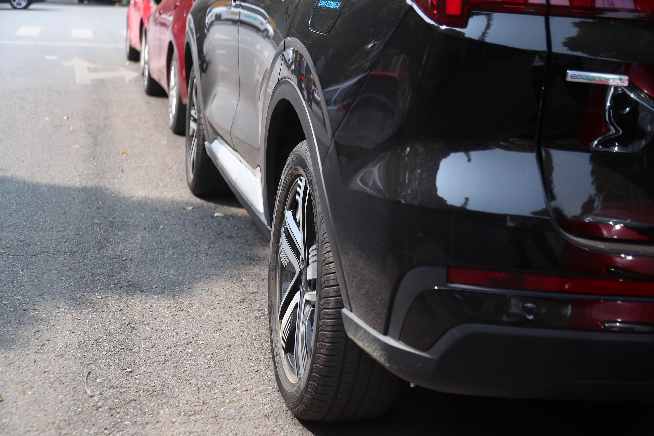 Nhiều điểm trông giữ xe ở Hà Nội vạch sơn mờ, thậm chí “mất dấu”- Ảnh 3.