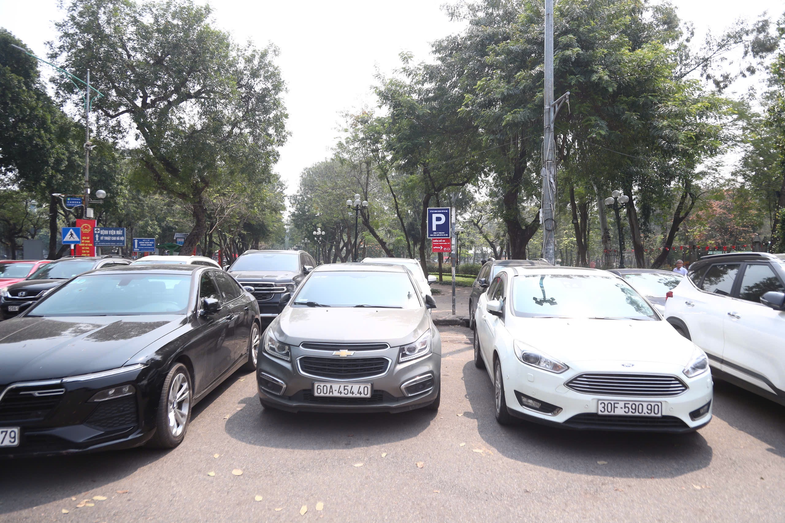 Nhiều điểm trông giữ xe ở Hà Nội vạch sơn mờ, thậm chí “mất dấu”- Ảnh 9.