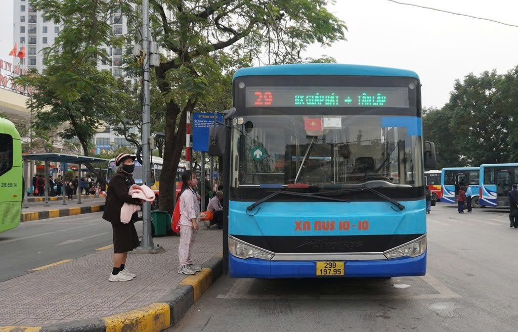 Giá dầu diesel tăng mạnh, Hà Nội kiến nghị đảm bảo nhiên liệu cho xe buýt- Ảnh 1.