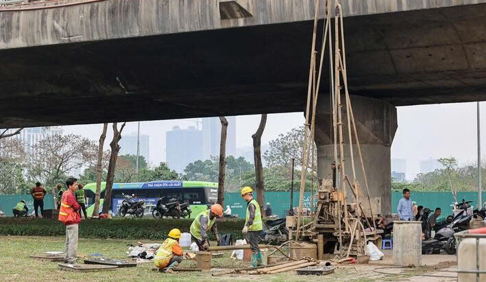 Hà Nội điều chỉnh giao thông Đại lộ Thăng Long phục vụ thi công tuyến metro số 5- Ảnh 1.