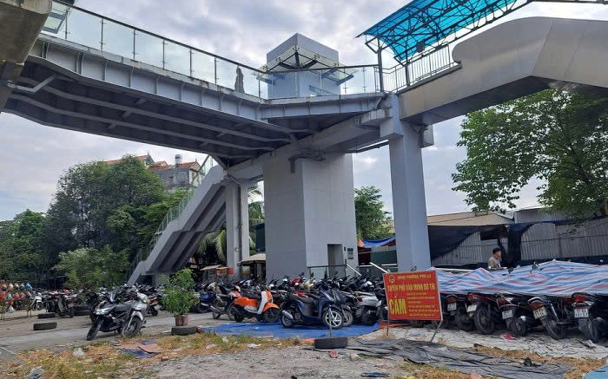 Hà Nội quyết dẹp bãi xe tự phát nhức nhối quanh metro Cát Linh – Hà Đông Hà Nội yêu cầu xử lý dứt điểm bãi xe tự phát quanh ga metro Cát Linh - Hà Đông
