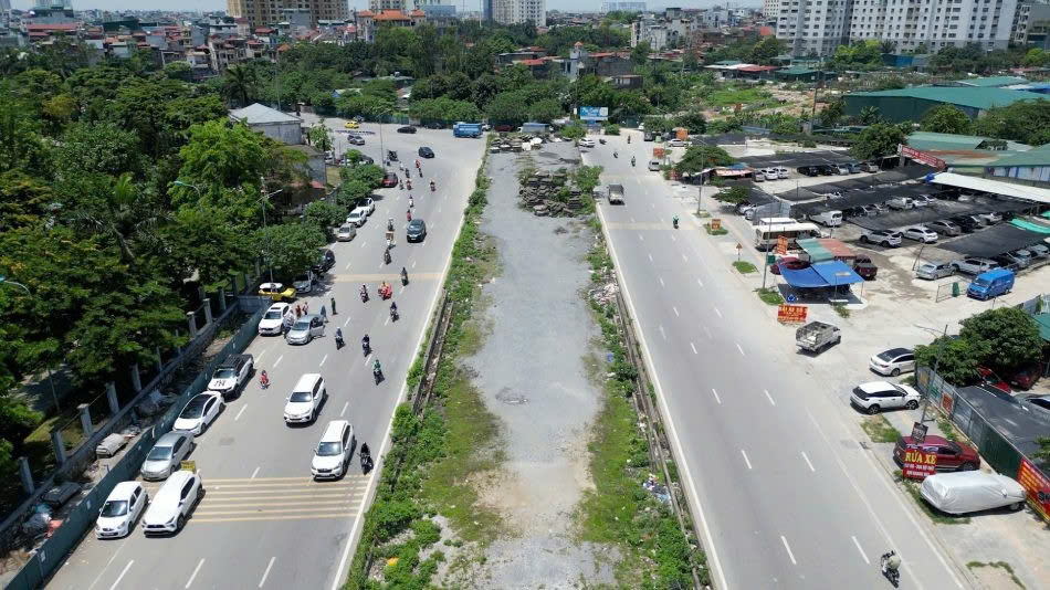 Hà Nội quyết liệt gỡ “nút thắt” mặt bằng, tăng tốc các dự án chống ùn tắc- Ảnh 1.
