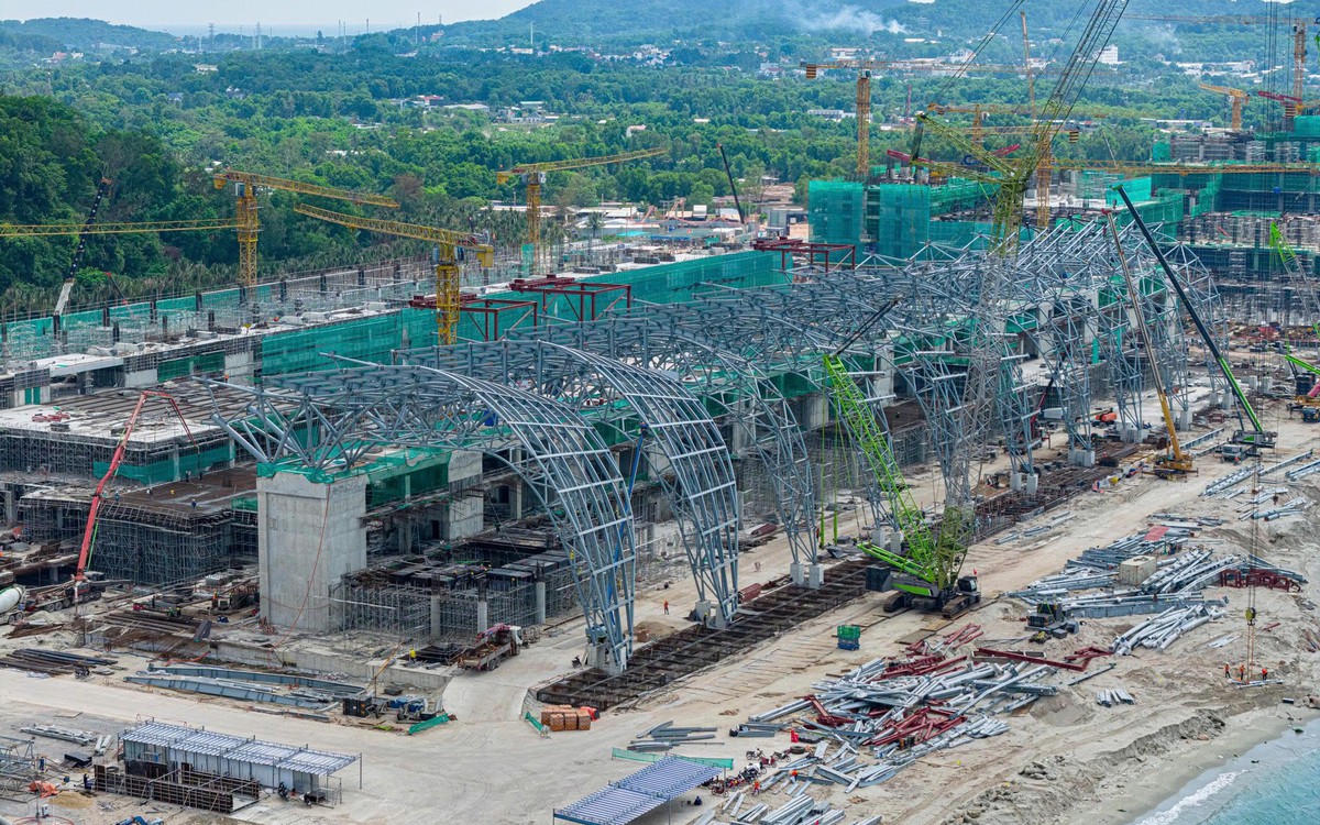 Cận cảnh mái vòm thép chữ U tại Trung tâm Hội nghị APEC Phú Quốc Cận cảnh mái vòm thép chữ U tại Trung tâm Hội nghị APEC Phú Quốc