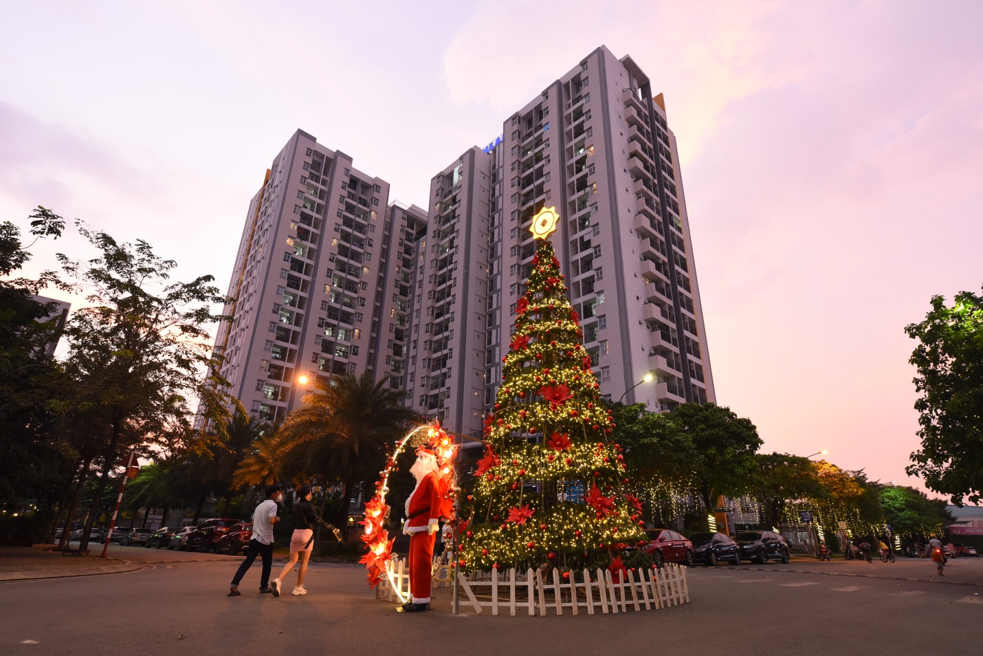Không khí Giáng sinh tưng bừng tại các dự án chung cư - Ảnh 1. Không khí Giáng sinh tưng bừng tại các dự án chung cư - Ảnh 1.