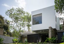 Biệt thự Huế độc đáo: Phòng ngủ hóa mái hiên, gây sốc mọi ánh nhìn! Độc lạ với biệt thự dùng phòng ngủ làm mái hiên che mát tại Huế