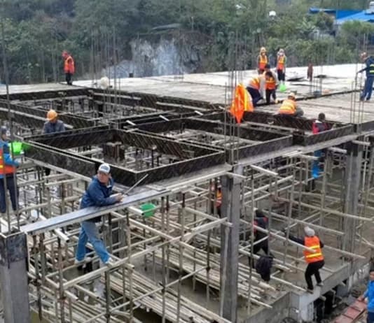 300 công nhân thi công 3 ca, đưa trường học nơi biên giới về đích 300 công nhân thi công 3 ca, đưa trường học nơi biên giới về đích