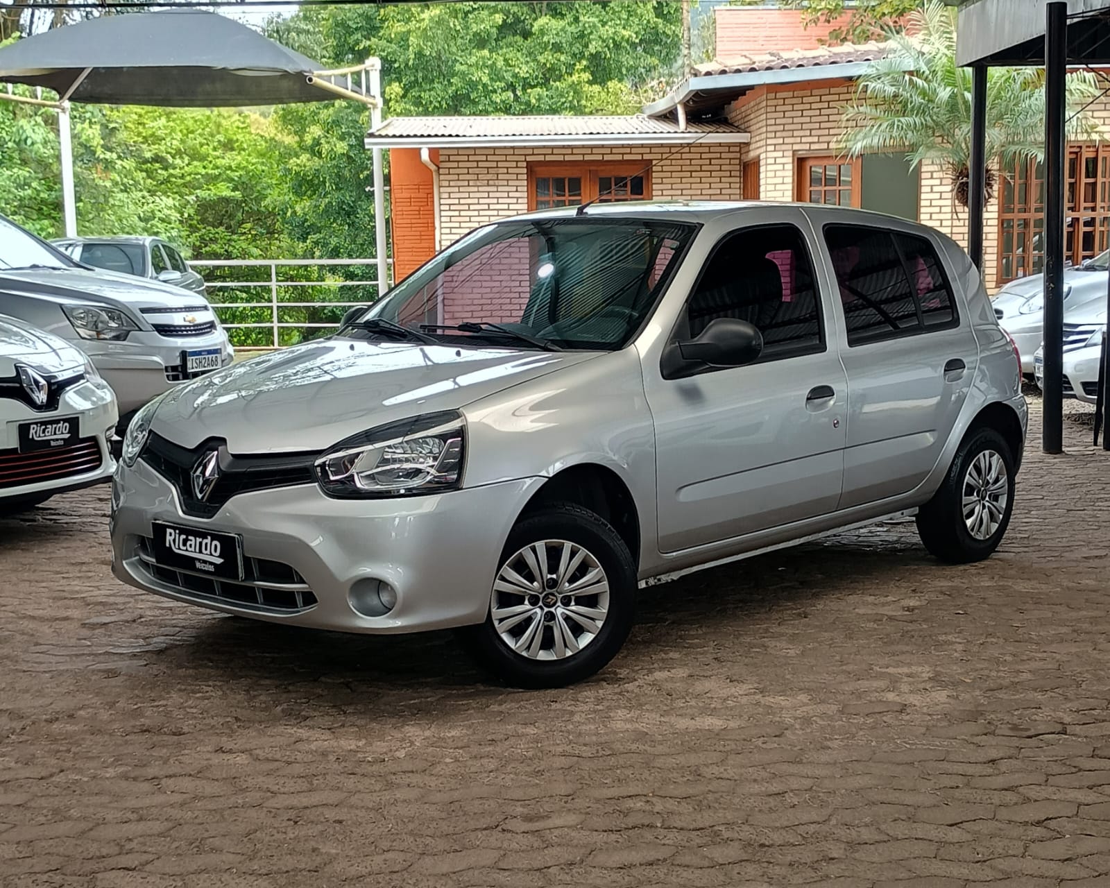 Renault Clio 1.0 Expression 2014 - foto 1