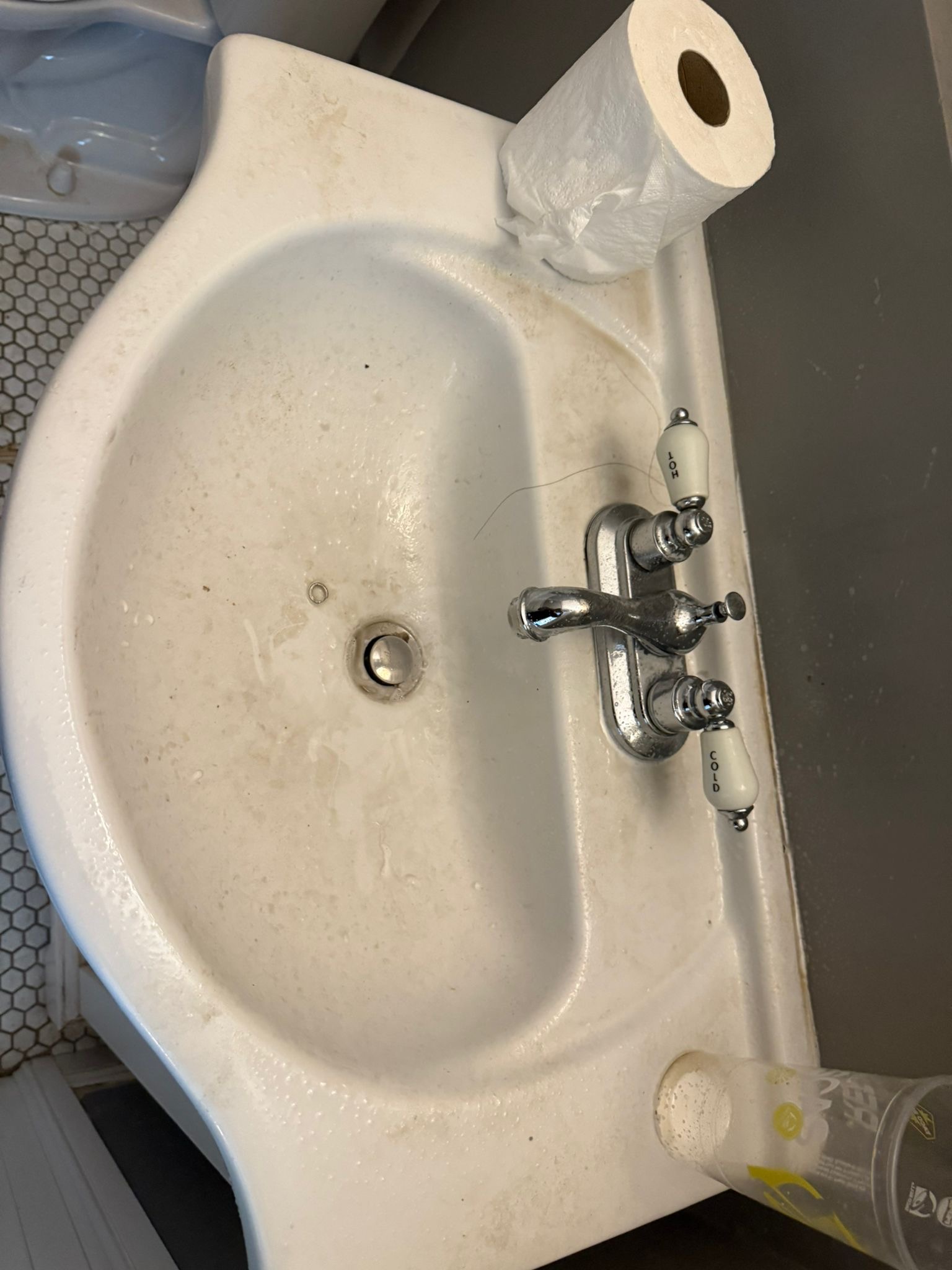 Bathroom before cleaning