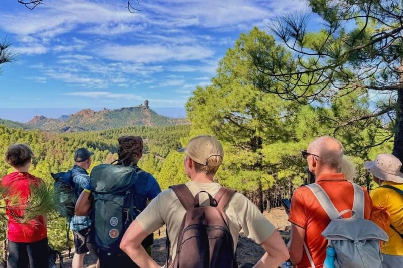 Guided hike across the peaks