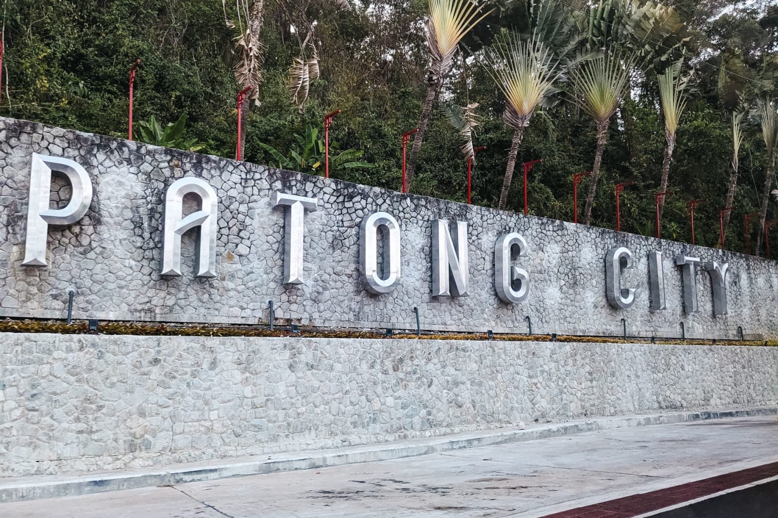 The stone sign on the road down into Patong