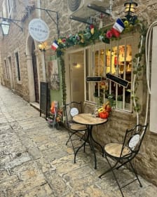 Le Petit Paris Café