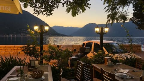 Tiha Noć Restaurant