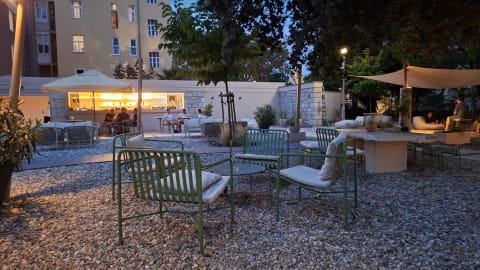 The Garden Lounge