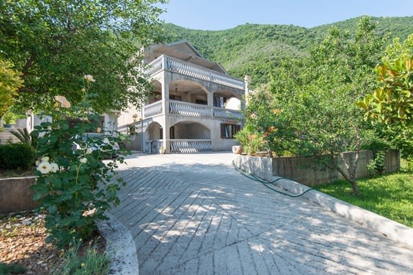 Hillside Seaview Apartment