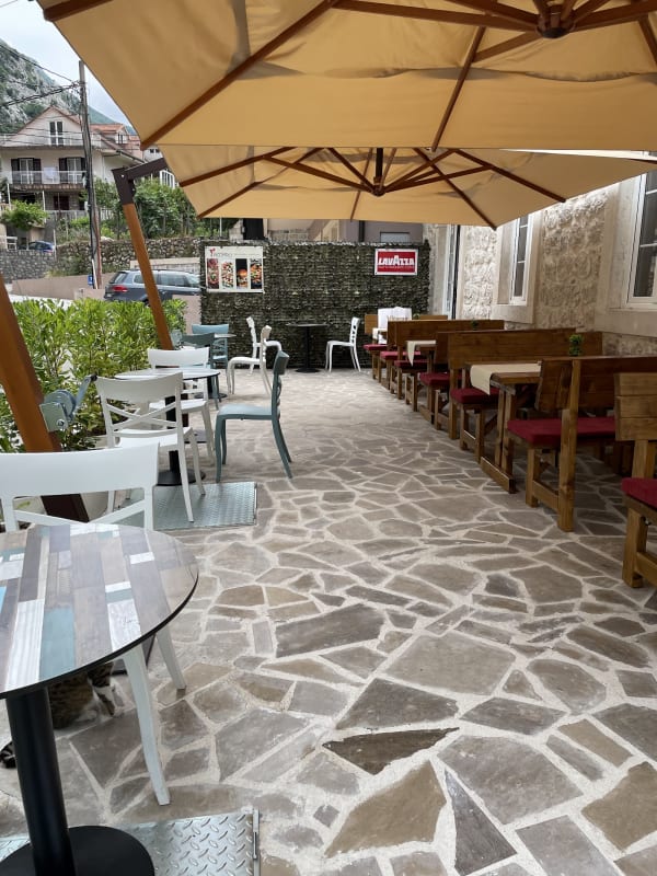 Incontro Bar & Food