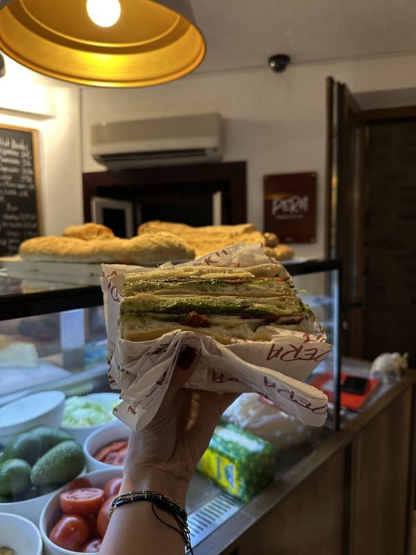 Pera, Focaccia & Resto-Bar