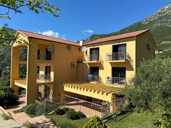 Villa Risan Apartments