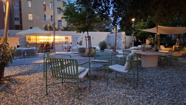 The Garden Lounge
