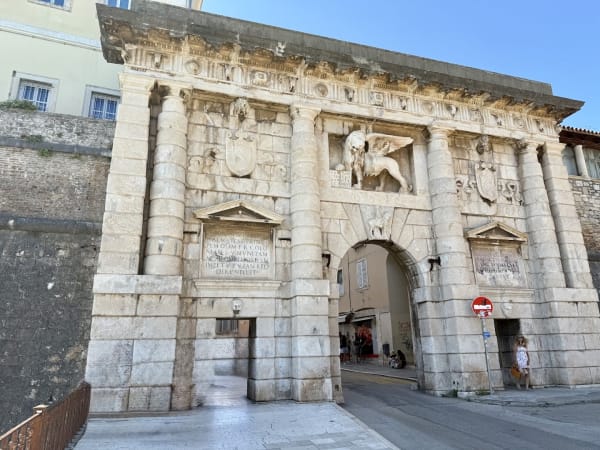 Land Gate