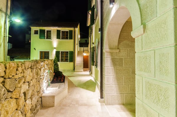 Hostel Dvor