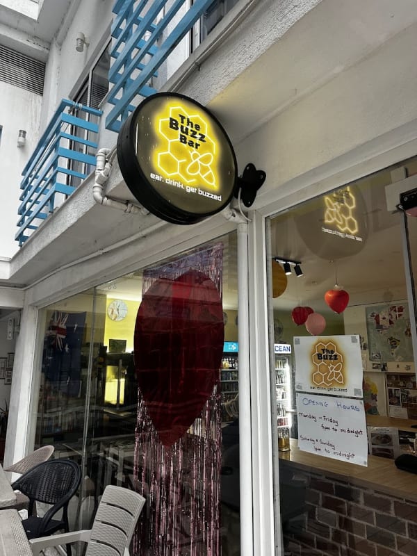 The Buzz Bar Saranda