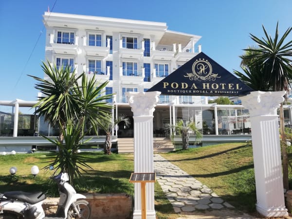 Poda Lounge Bar