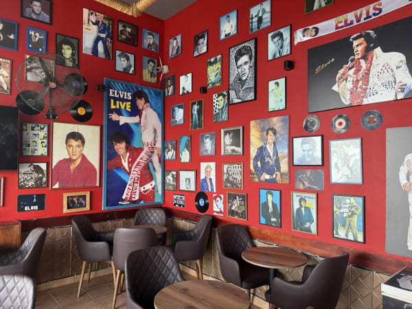 Elvis Bar Sarandë