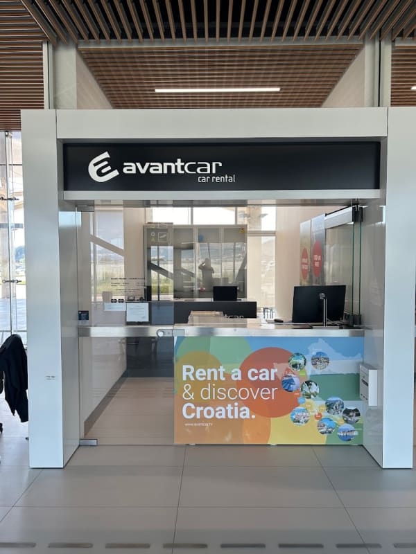 Avant Car Split Airport