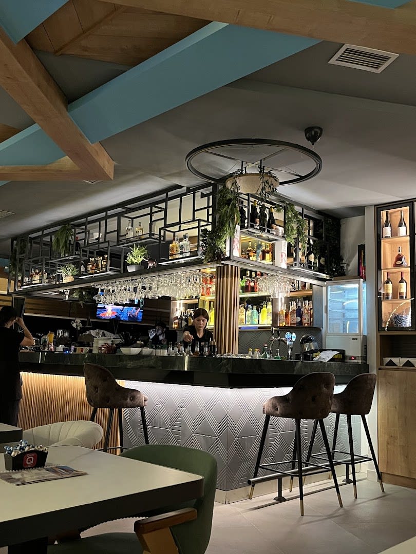 Tropik lounge bar photo 4