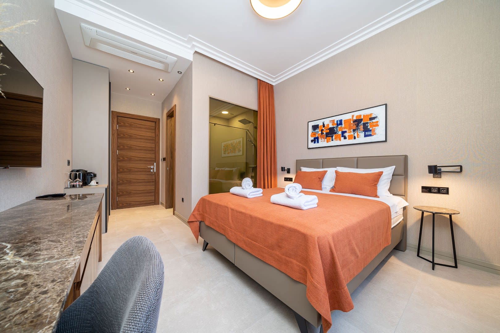 C Group Apartments photo 3