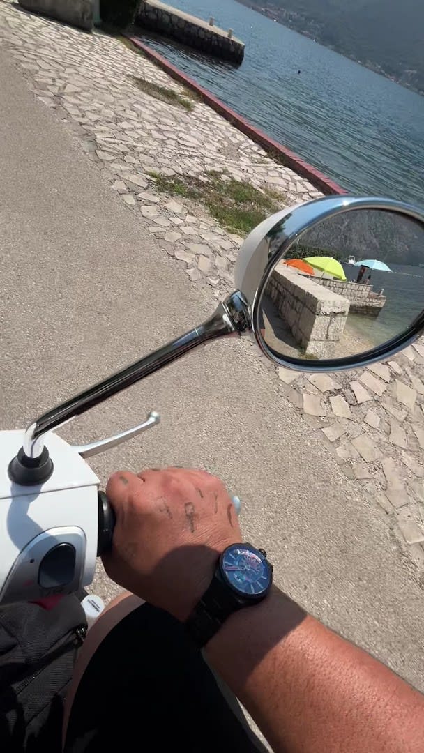 Rent a Vespa photo 2