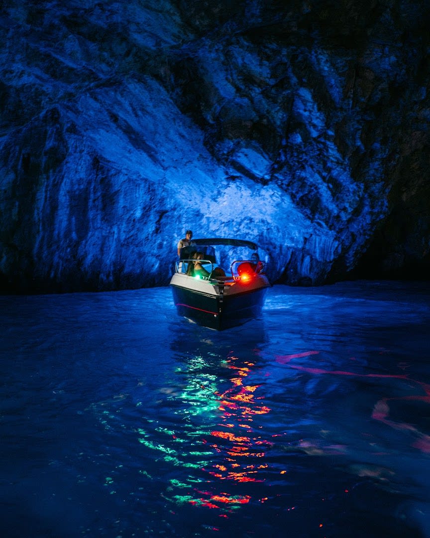 Royal Waves – SpeedBoat Tours photo 9
